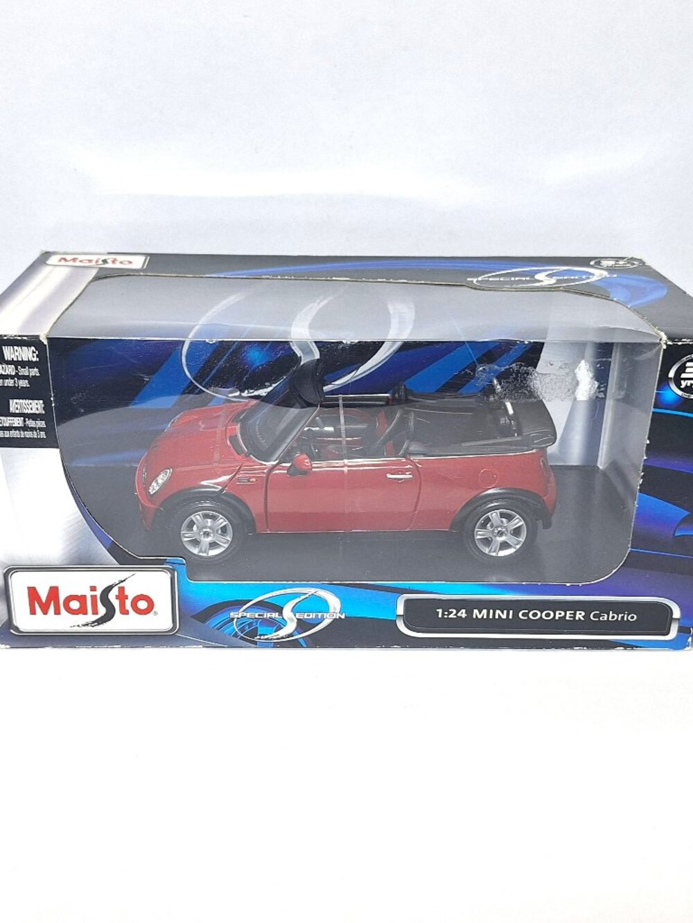 Maisto 1/24 Scale Mini Cooper Cabriolet Red Die Cast Metal